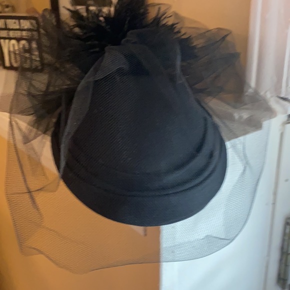 Women’s pillbox style hat black with mesh overlay - Picture 6 of 6